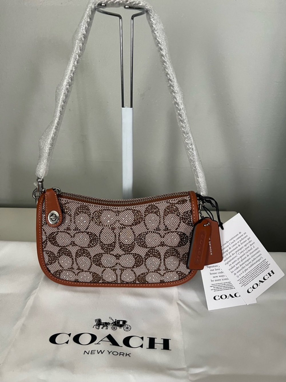 Coach Swinger Bag 20
With Chain In Crystal Signature Jacquard - Picture 3 of 8
